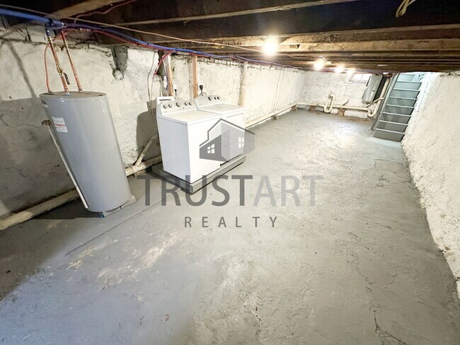 Building Photo - 2153 W Grange Ave