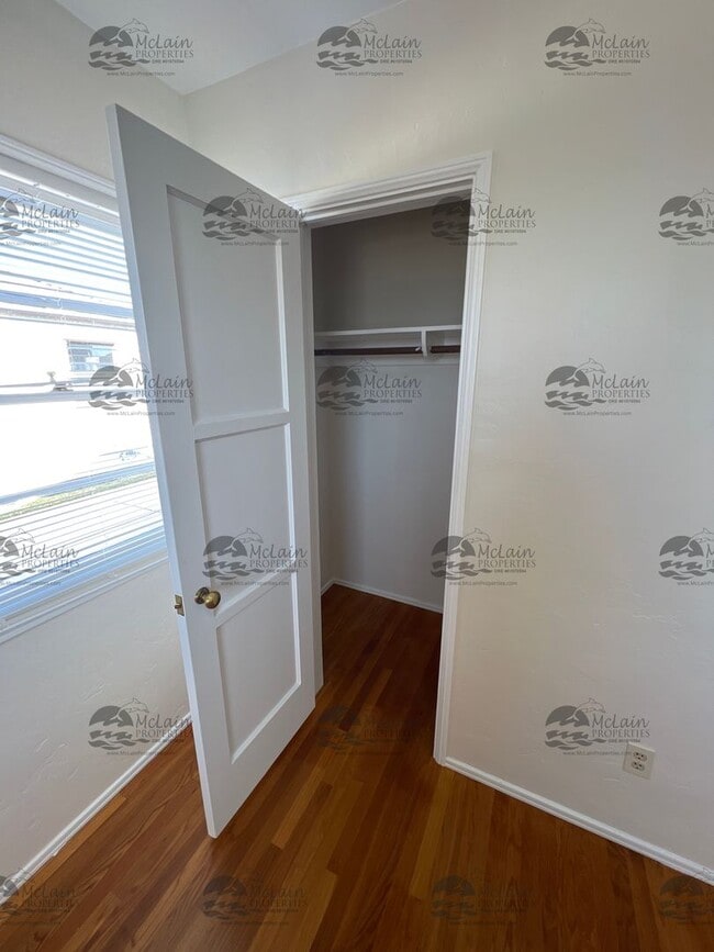 Building Photo - Single Story 3 BD/1BA Home with 2 Car Garage!