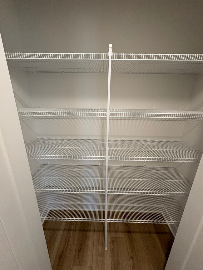 Building Photo - 216 Nw Waverly Dr