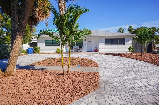 Building Photo - 929 Lantana Ave