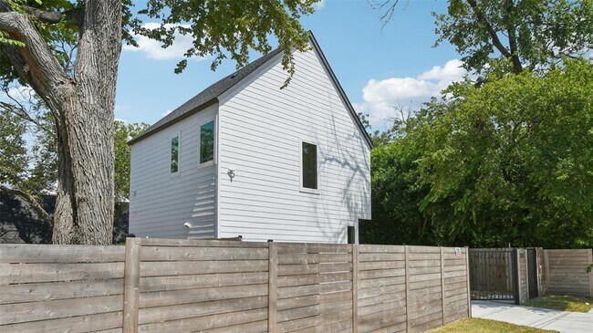 Building Photo - 9104 Georgian Dr