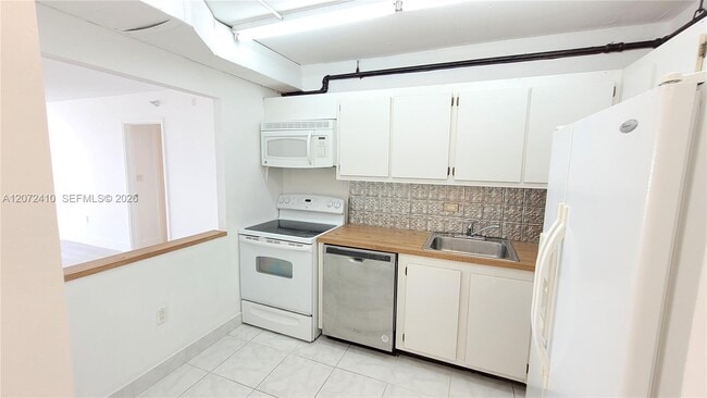 Building Photo - 20515 E Country Club Dr