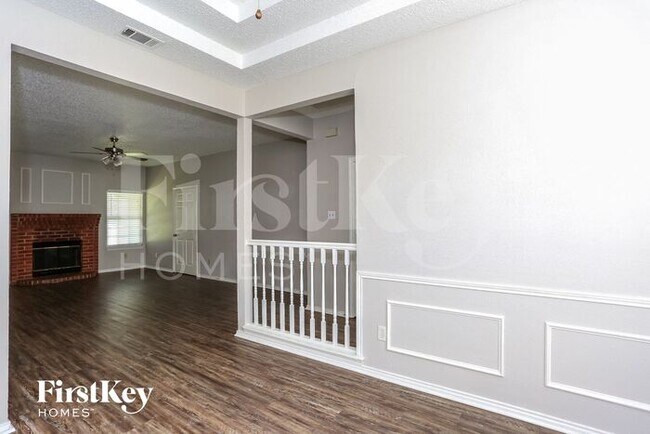 Building Photo - 1701 Oxford Dr