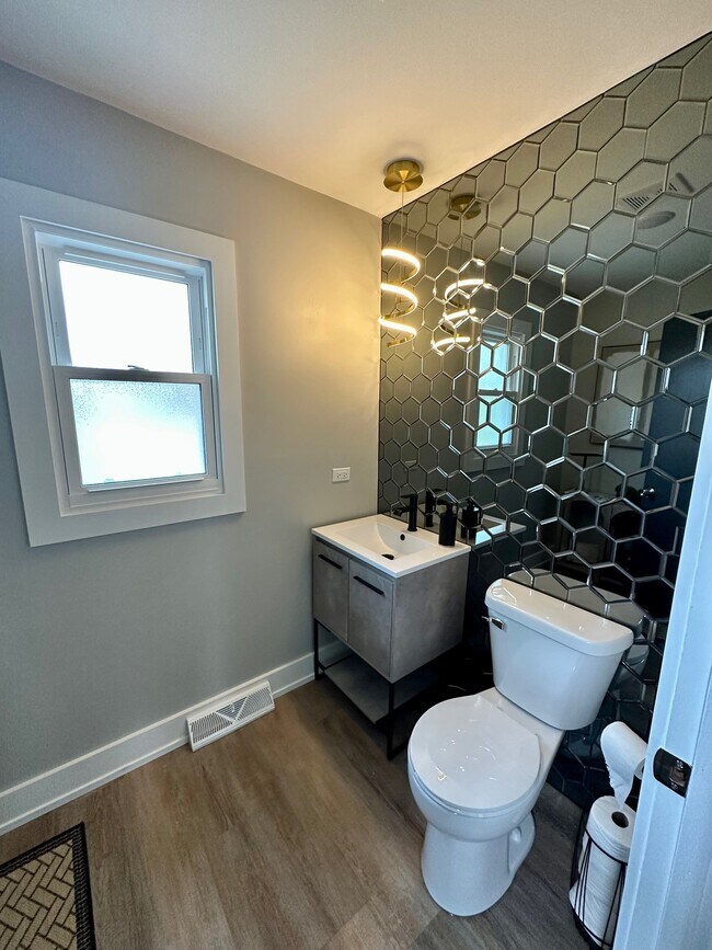 Building Photo - 2909 Flossmoor Rd