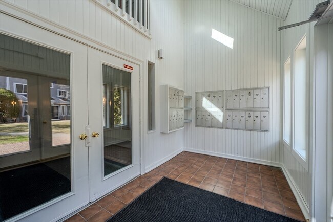 Building Photo - 255 North Rd