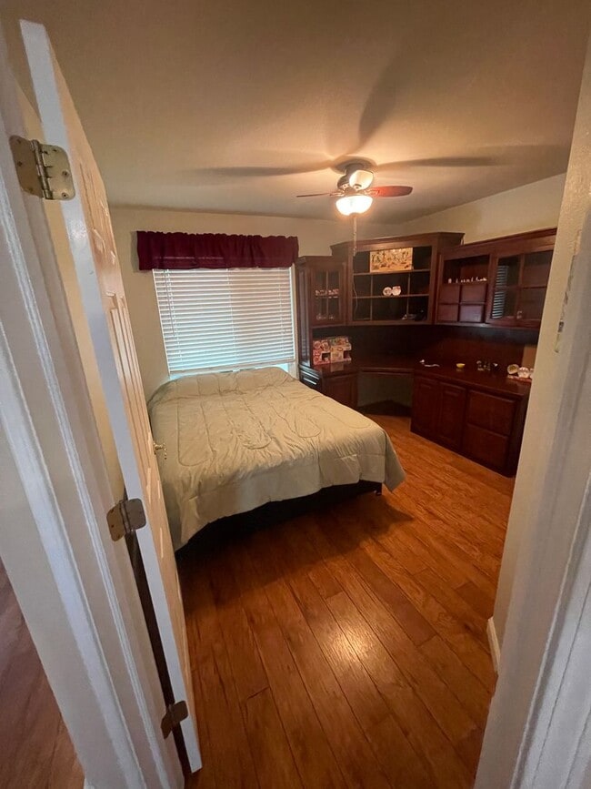 Building Photo - Oroville-Furnished-Turnkey-3 bedroom 2 bath home, hot tub, gazebo, landscaped yard, solar