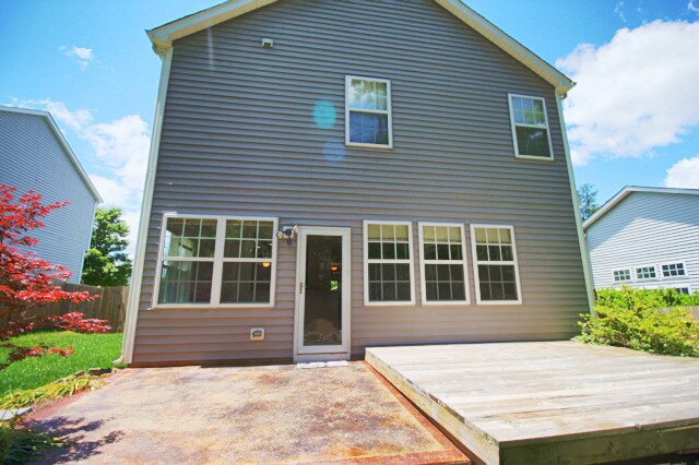 Building Photo - Gorgeous 3 bedroom, 2.5 bath house close to Brier Creek