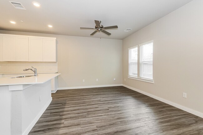 Building Photo - 18326 W Centro Cir