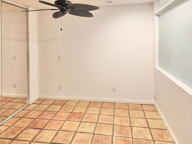 Building Photo - 1046 Calle Del Cerro