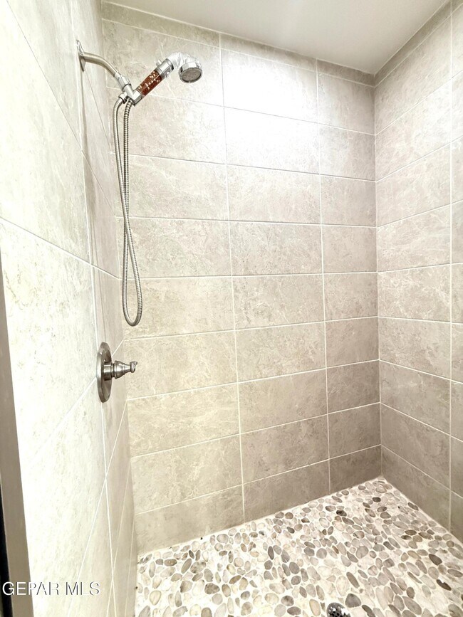 Building Photo - 7792 Enchanted Pk Dr