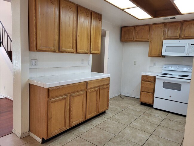 Building Photo - 125 Serpentine Dr