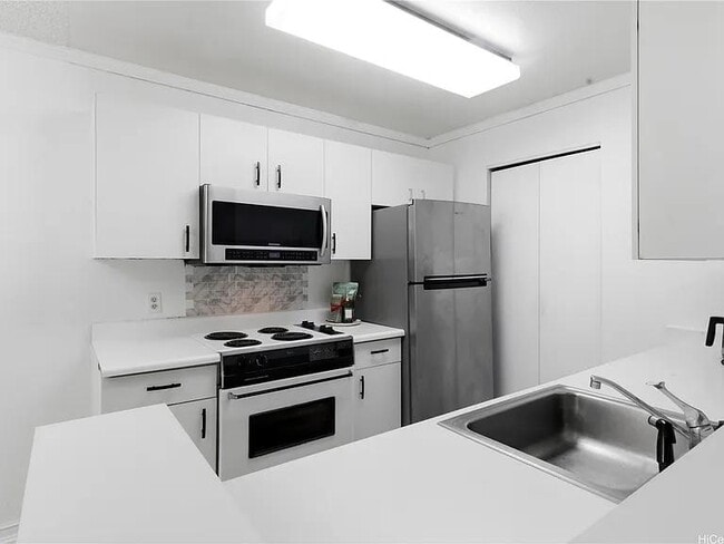 Building Photo - 94-205-205 Lumiaina Pl