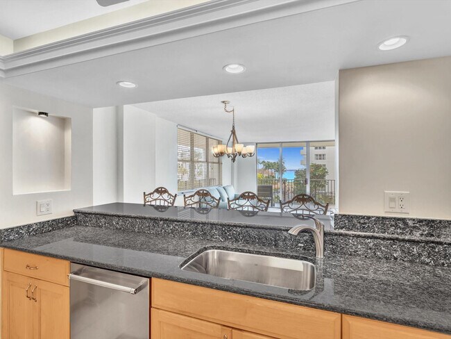 Building Photo - 1150 Hillsboro Mile