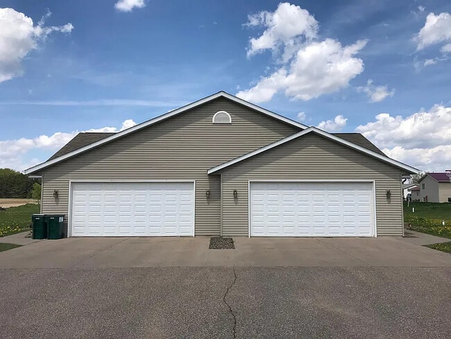 Primary Photo - 16496 56th Ave