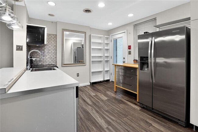 Building Photo - 5523 Ellsworth Ave