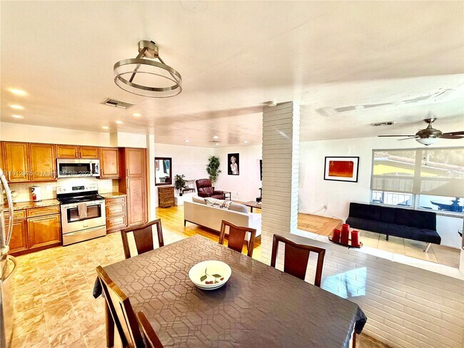 Building Photo - 45 SE 14th St