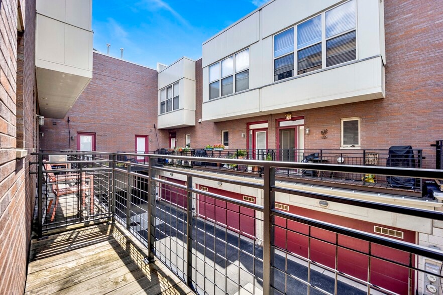 Building Photo - 1234 W Monroe St