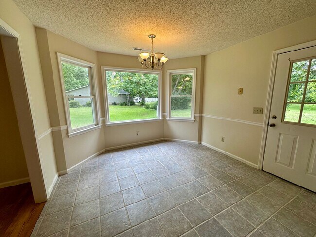 Building Photo - 2031 Winterberry Rd