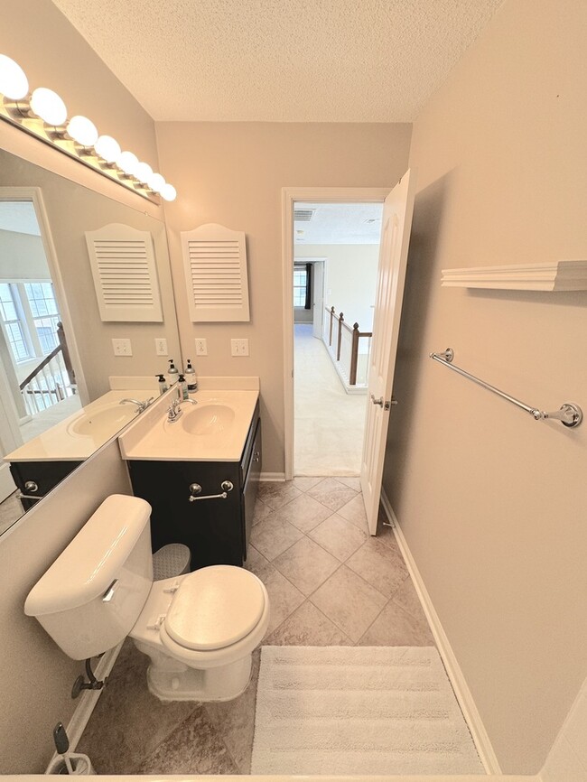Building Photo - 3 BEDROOM CONDO FOR RENT IN CHESAPEAKE - A...