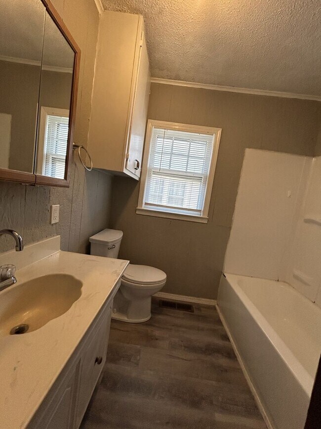 Building Photo - Very Nice 2BR/1BA House - Quiet Neighborhood