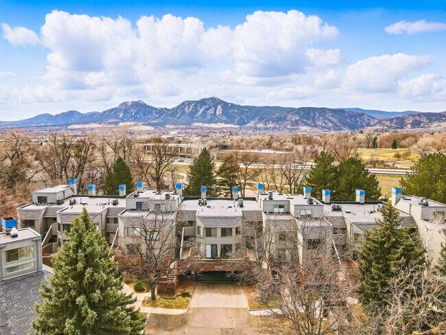 Building Photo - Sunny 2-Bed, 2-Bath Condo in Boulder’s Kin...
