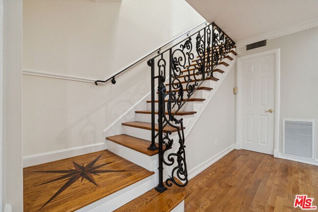 Building Photo - 880 Hilldale Ave