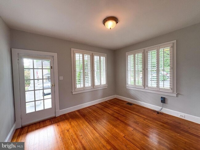 Building Photo - 27 W Wyatt Ave