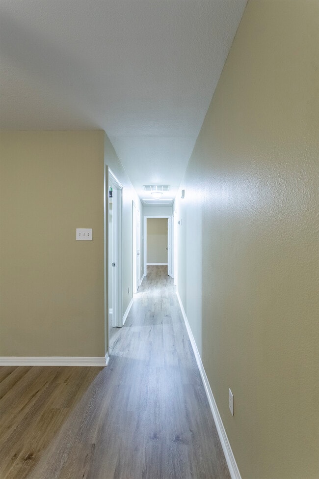Hallway - 1627 Rock Hollow Loop