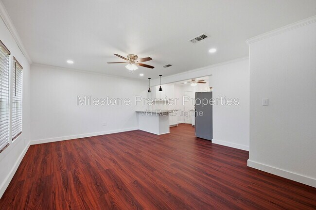 Building Photo - 1107 W Hanna St