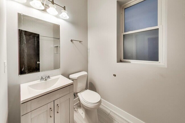 Building Photo - 3939 W Polk St