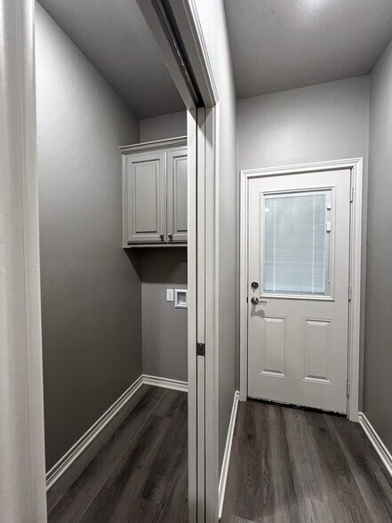 Building Photo - 16104 Echo Glen Dr