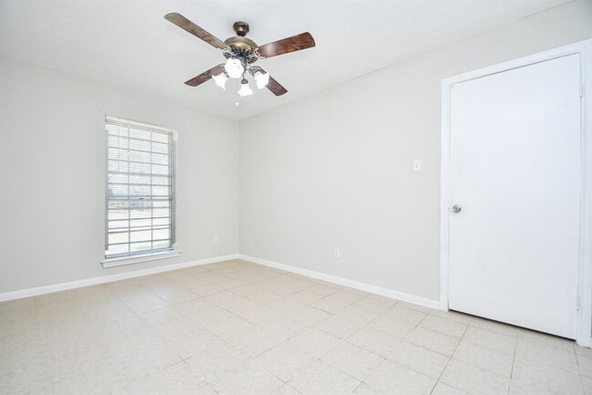 Building Photo - 11627 Bandlon Dr