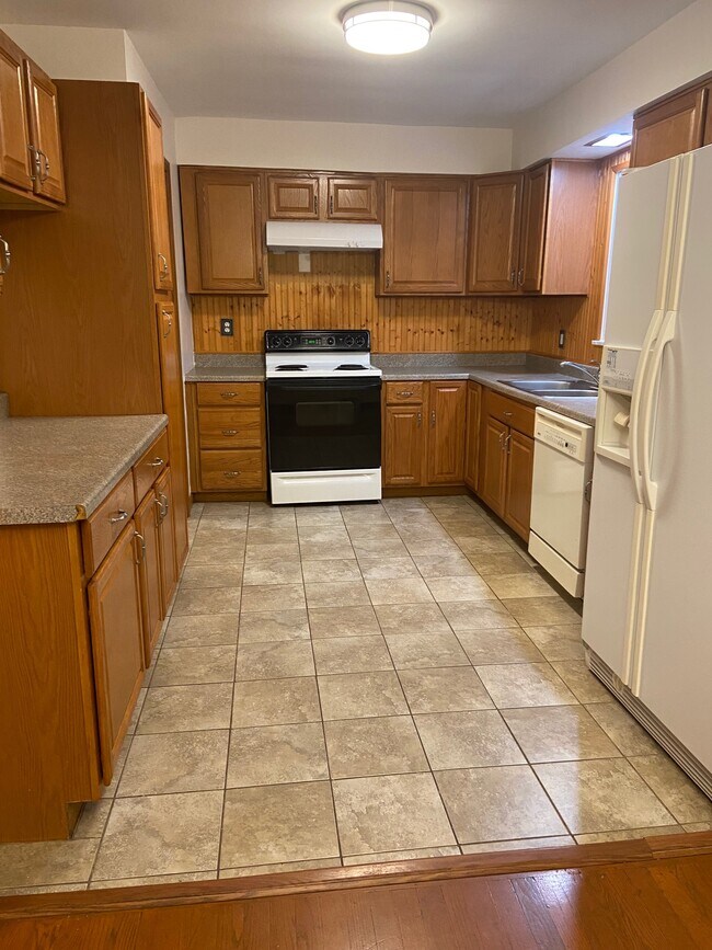 8488 ster Rd 8488 ster Rd Strongsville OH 44136 Apartment Finder