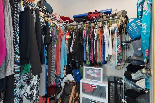 Building Photo - $2,495 - MOVE IN SPECIAL! $300 off 1st Mon...