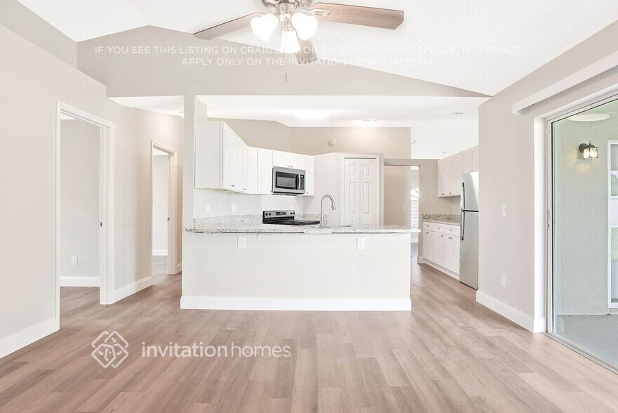 Building Photo - 676 Regency Way