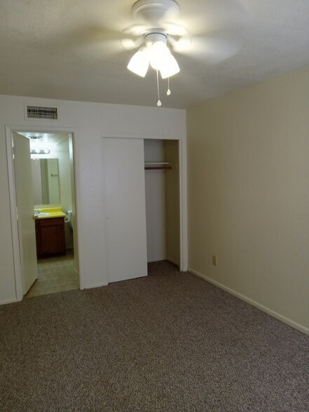 Building Photo - 9819 E La Palma Ave