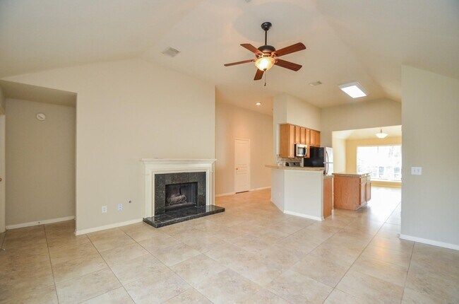 Building Photo - 102 N Holly Laurel Cir