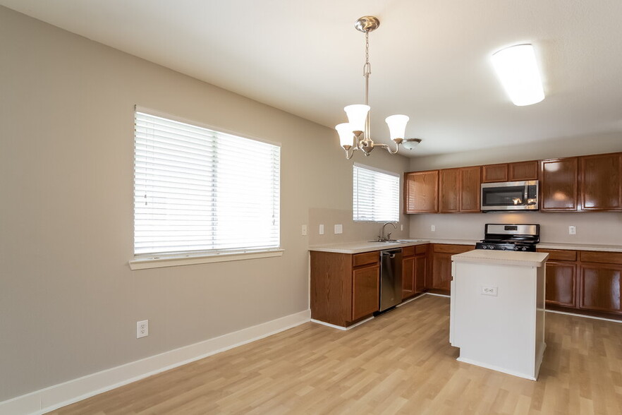 Building Photo - 422 Laurel Timbers Dr
