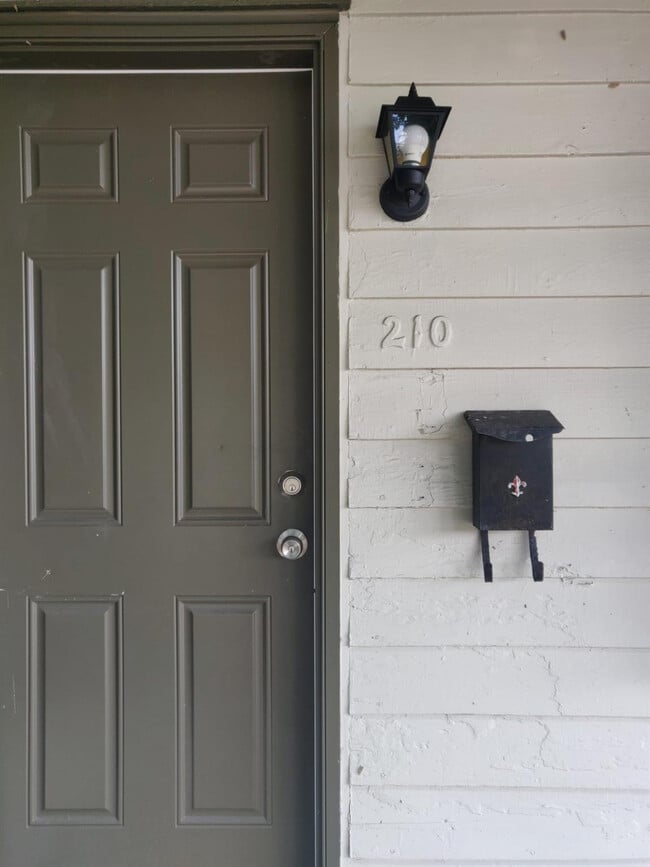 Building Photo - 210 SW 7th St