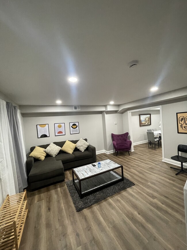 Building Photo - 8623 Willow Oak Rd