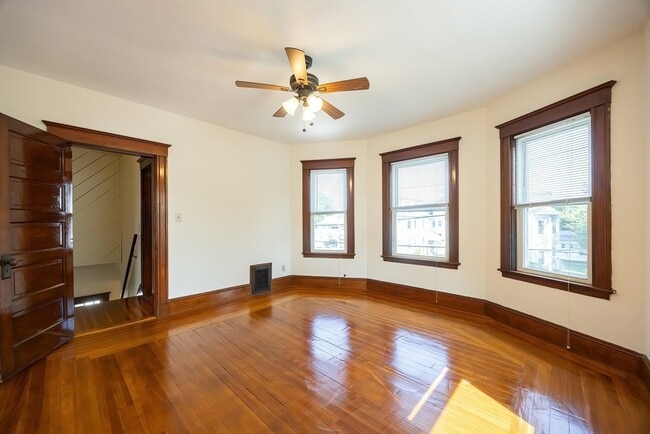 Building Photo - 147 Winslow Ave