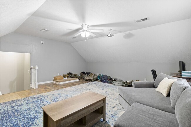 Building Photo - Beautiful Clarksville Home - Great Location!