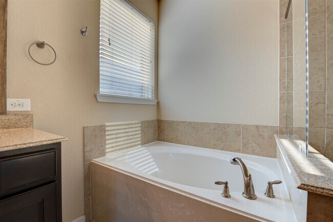 Building Photo - 9722 Victoria Rose Ln