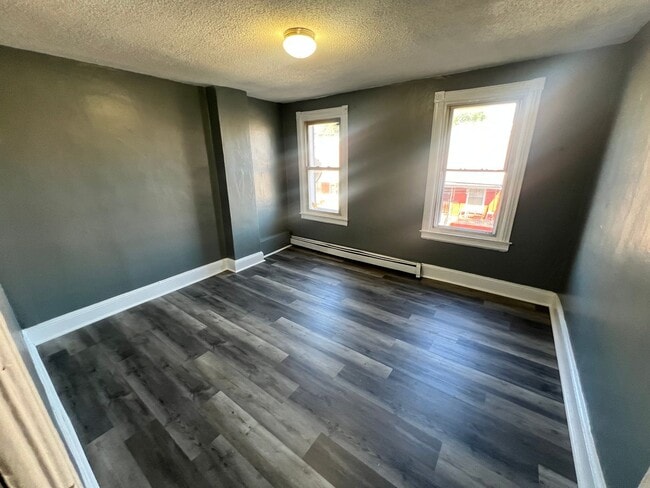 Building Photo - Big house with nice layout beautiful property