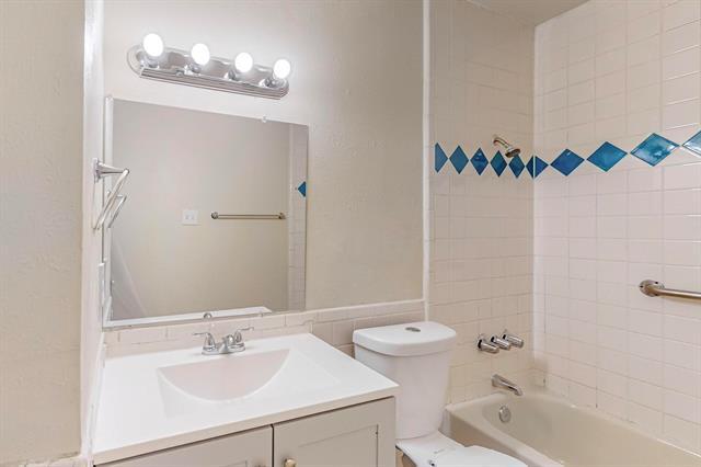 Building Photo - 1538 Oakbrook St