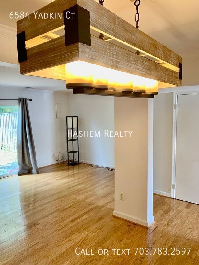 Building Photo - 6584 Yadkin Ct