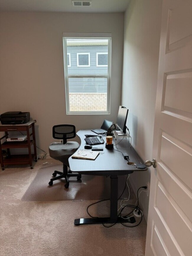 Building Photo - For Lease!! Available in June.  Experience comfortable, low-maintenance living in one of Gallatin...