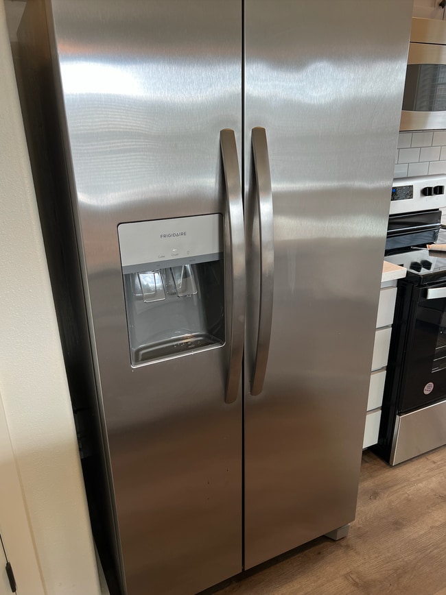 Building Photo - 635 NE Garswood Ln