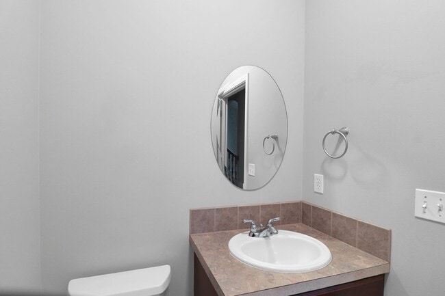 Building Photo - 3 Bed 2.5 Bath - Fireside - RV/Boat Parking - Fort Nugent Park