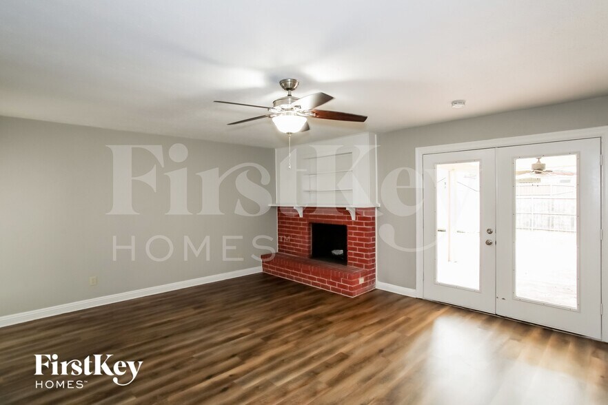 Building Photo - 1835 Tree Line Dr